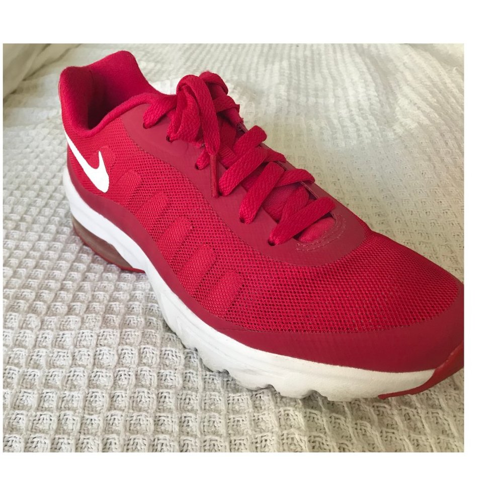 Hot Pink Nike Women Shoes in Good Conditions